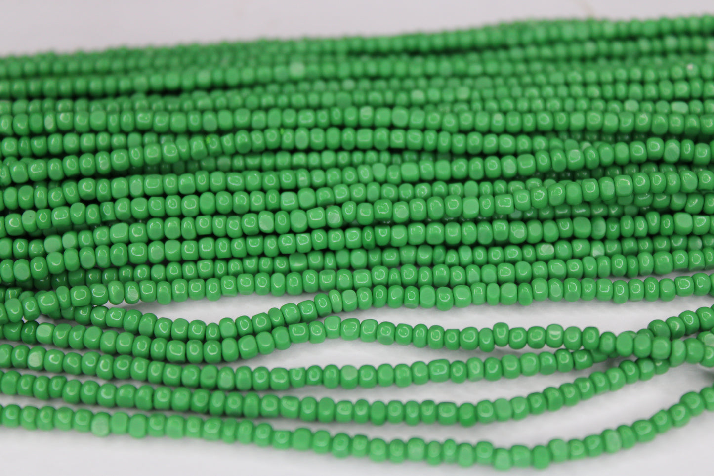 8/0 Charlotte True Cut Beads, Op. Kelly Green (2 Facets) 1 Strand, Craft Supplies, Jewelry making, Embroidery materials, Vintage beads, 53250