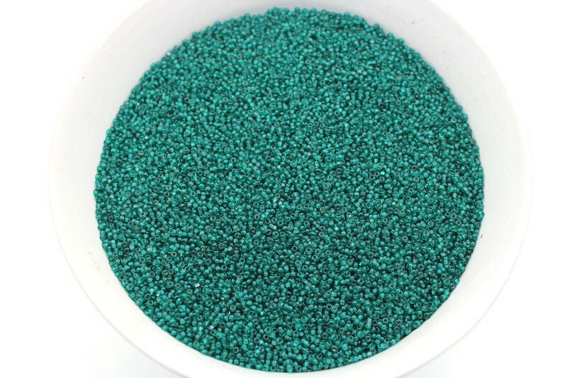 13/0 Charlotte True Cut Beads, Tr. Sea Green (2 Perfect Facets) 1 Hank, Embroidery Material, Jewelry Supply, Vintage Premium True Cuts, 50710