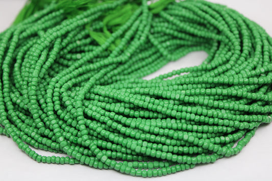 8/0 Charlotte True Cut Beads, Op. Kelly Green (2 Facets) 1 Strand, Craft Supplies, Jewelry making, Embroidery materials, Vintage beads, 53250