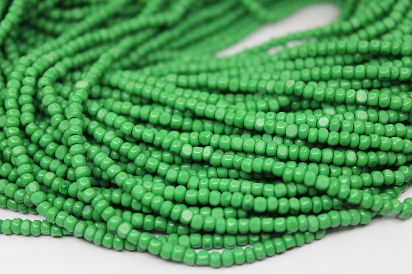 8/0 Charlotte True Cut Beads, Op. Kelly Green (2 Facets) 1 Strand, Craft Supplies, Jewelry making, Embroidery materials, Vintage beads, 53250